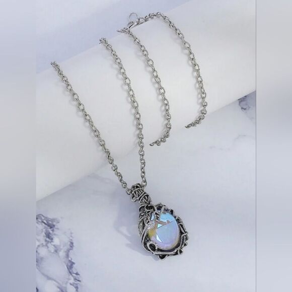 NEW Silver Plated Chain Natural Moonstone Pendant Necklace - Picture 1 of 7
